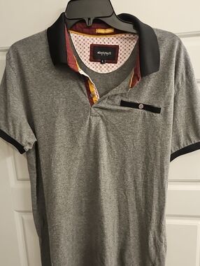 Abstract Grey Short-Sleeve Polo with Black Contrast Collar